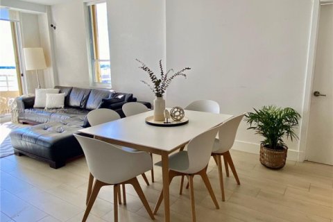 Copropriété à louer à Miami, Floride: 2 chambres, 121.7 m2 № 1963967 - photo 2