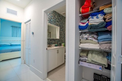 Townhouse in Fort Lauderdale, Florida 3 bedrooms, 152.92 sq.m. № 1882014 - photo 26