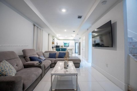 Townhouse in Fort Lauderdale, Florida 3 bedrooms, 152.92 sq.m. № 1882014 - photo 6