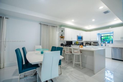 Townhouse in Fort Lauderdale, Florida 3 bedrooms, 152.92 sq.m. № 1882014 - photo 13