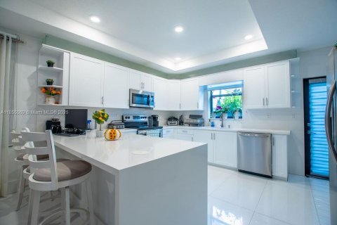 Townhouse in Fort Lauderdale, Florida 3 bedrooms, 152.92 sq.m. № 1882014 - photo 12
