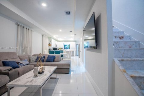 Townhouse in Fort Lauderdale, Florida 3 bedrooms, 152.92 sq.m. № 1882014 - photo 8