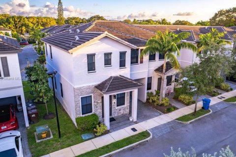 Townhouse in Fort Lauderdale, Florida 3 bedrooms, 152.92 sq.m. № 1882014 - photo 3