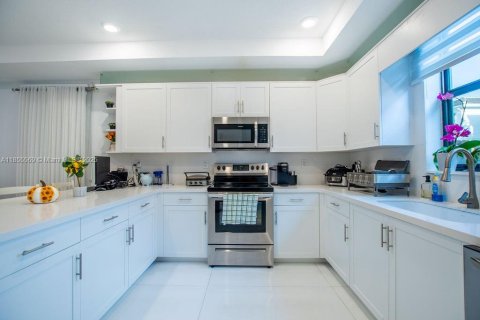 Townhouse in Fort Lauderdale, Florida 3 bedrooms, 152.92 sq.m. № 1882014 - photo 10