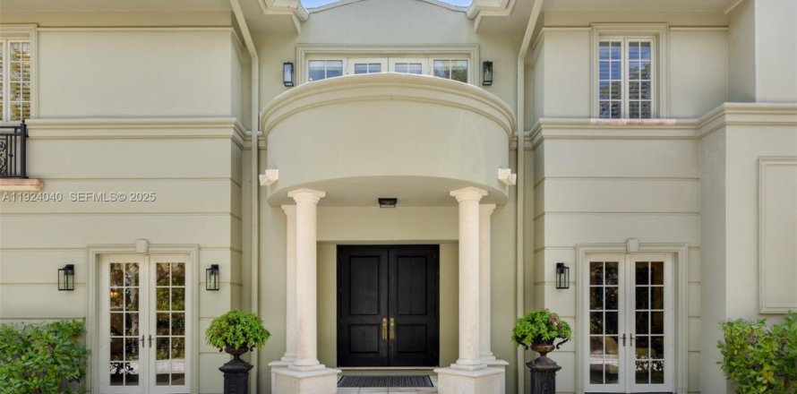 Casa en Miami, Florida 5 dormitorios, 624.3 m2 № 2038938