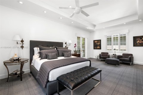 Casa en venta en Miami, Florida, 5 dormitorios, 624.3 m2 № 2038938 - foto 10