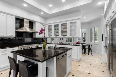 Casa en venta en Miami, Florida, 5 dormitorios, 624.3 m2 № 2038938 - foto 7