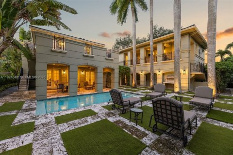 Casa en venta en Miami, Florida, 5 dormitorios, 624.3 m2 № 2038938 - foto 24