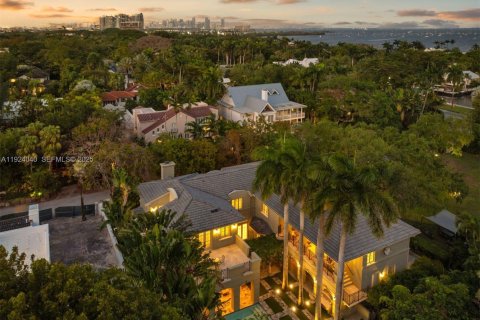 Casa en venta en Miami, Florida, 5 dormitorios, 624.3 m2 № 2038938 - foto 3