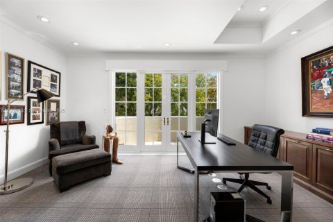 Casa en venta en Miami, Florida, 5 dormitorios, 624.3 m2 № 2038938 - foto 17