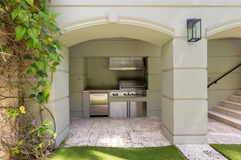 Casa en venta en Miami, Florida, 5 dormitorios, 624.3 m2 № 2038938 - foto 23