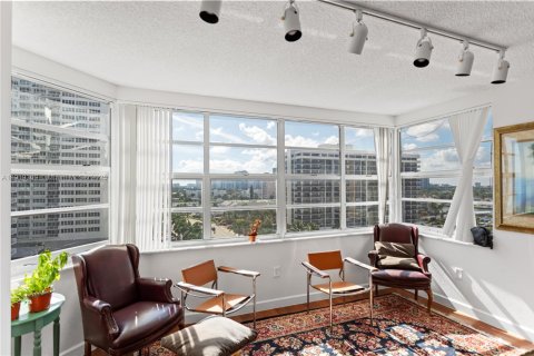 Condo in Hallandale Beach, Florida, 3 bedrooms  № 1974539 - photo 28