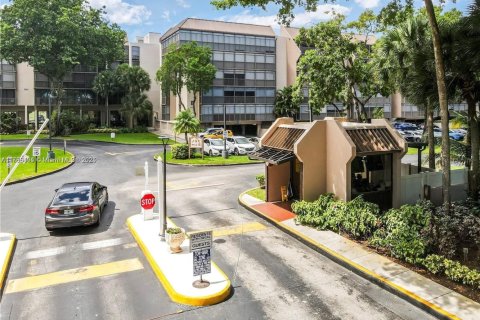 Condominio en venta en Hollywood, Florida, 3 dormitorios, 220.64 m2 № 1704829 - foto 1