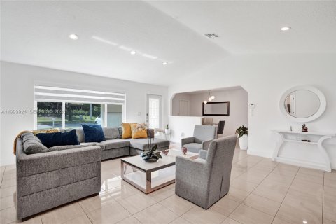 Купить виллу или дом в Санрайз, Флорида 3 спальни, 176.33м2, № 2066162 - фото 12