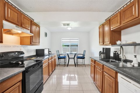 Купить виллу или дом в Санрайз, Флорида 3 спальни, 176.33м2, № 2066162 - фото 16