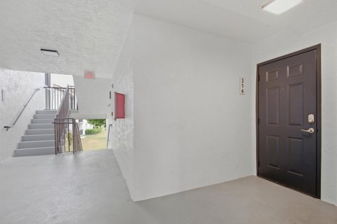 Condominio en venta en Boynton Beach, Florida, 3 dormitorios, 114.55 m2 № 2190872 - foto 23