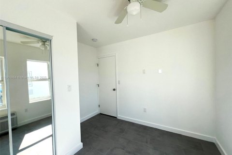 Apartamento en alquiler en Miami, Florida, 1 dormitorio № 2012210 - foto 3