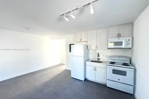 Apartamento en alquiler en Miami, Florida, 1 dormitorio № 2012210 - foto 6