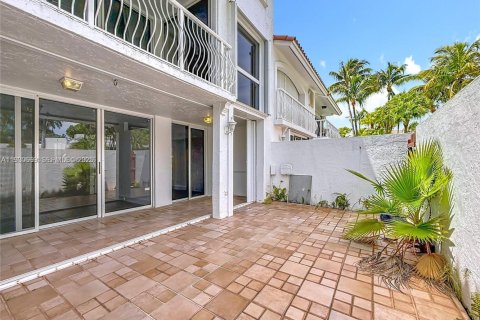 Touwnhouse à louer à Aventura, Floride: 4 chambres, 265.42 m2 № 1989446 - photo 11