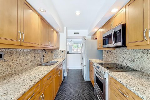 Touwnhouse à louer à Aventura, Floride: 4 chambres, 265.42 m2 № 1989446 - photo 8