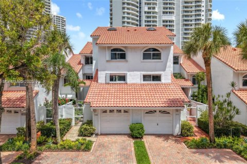 Touwnhouse à louer à Aventura, Floride: 4 chambres, 265.42 m2 № 1989446 - photo 1
