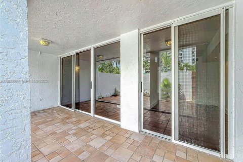 Touwnhouse à louer à Aventura, Floride: 4 chambres, 265.42 m2 № 1989446 - photo 12