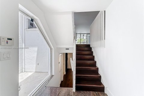 Touwnhouse à louer à Aventura, Floride: 4 chambres, 265.42 m2 № 1989446 - photo 2