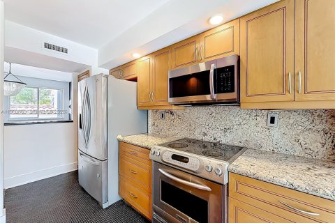 Touwnhouse à louer à Aventura, Floride: 4 chambres, 265.42 m2 № 1989446 - photo 6