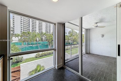 Touwnhouse à louer à Aventura, Floride: 4 chambres, 265.42 m2 № 1989446 - photo 10