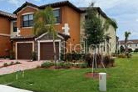 Townhouse in Venice, Florida 3 bedrooms, 181.07 sq.m. № 1901360 - photo 1
