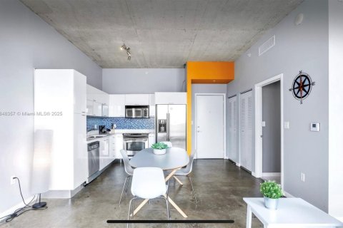 Condominio en venta en Miami, Florida, 1 dormitorio, 60.48 m2 № 1957976 - foto 10