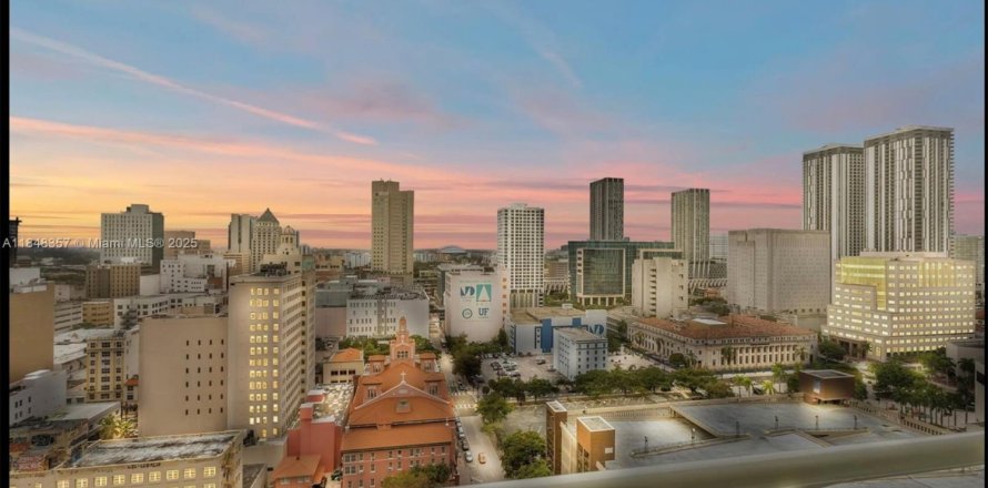 Condominio en Miami, Florida, 1 dormitorio  № 1957976