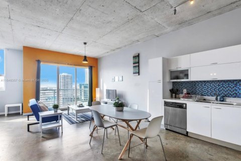 Condominio en venta en Miami, Florida, 1 dormitorio, 60.48 m2 № 1957976 - foto 3