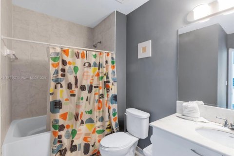 Condominio en venta en Miami, Florida, 1 dormitorio, 60.48 m2 № 1957976 - foto 9