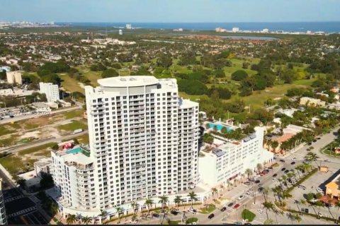 Condominio en venta en Hollywood, Florida, 2 dormitorios, 104.24 m2 № 1828956 - foto 2