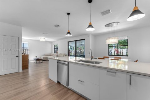 Купить виллу или дом в Майами, Флорида 4 спальни, 241.73м2, № 2052443 - фото 7