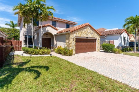 Дом в Майами, Флорида 4 спальни, 241.73м2 № 2052443