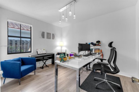 Купить виллу или дом в Майами, Флорида 4 спальни, 241.73м2, № 2052443 - фото 14