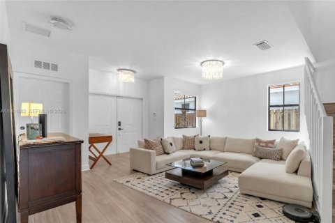 Купить виллу или дом в Майами, Флорида 4 спальни, 241.73м2, № 2052443 - фото 3