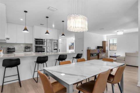 Купить виллу или дом в Майами, Флорида 4 спальни, 241.73м2, № 2052443 - фото 9