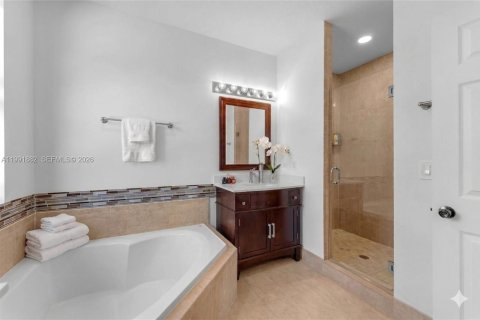 Купить виллу или дом в Майами, Флорида 4 спальни, 241.73м2, № 2052443 - фото 17