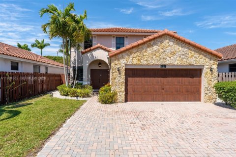 Купить виллу или дом в Майами, Флорида 4 спальни, 241.73м2, № 2052443 - фото 2