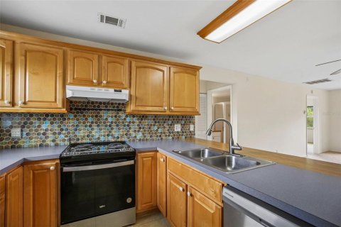 Condo in Punta Gorda, Florida, 2 bedrooms № 2093902 - photo 12
