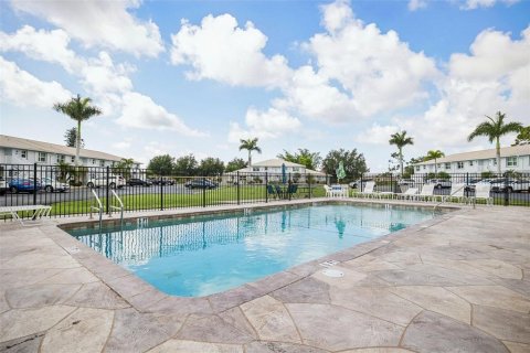 Condo in Punta Gorda, Florida, 2 bedrooms № 2093902 - photo 5