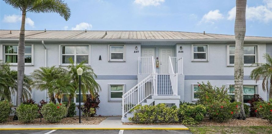 Condo in Punta Gorda, Florida, 2 bedrooms № 2093902