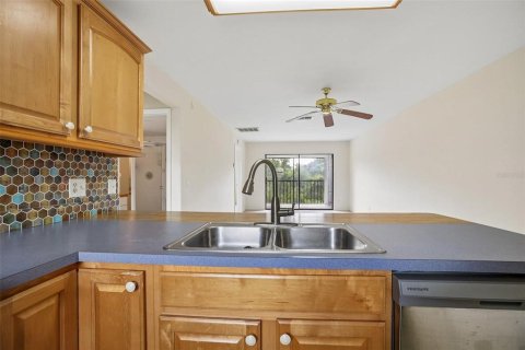 Condo in Punta Gorda, Florida, 2 bedrooms № 2093902 - photo 13