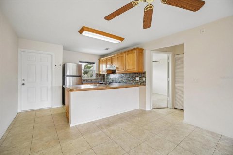 Condo in Punta Gorda, Florida, 2 bedrooms № 2093902 - photo 9