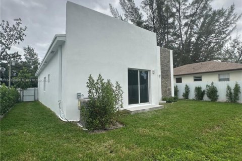 House in Fort Lauderdale, Florida 4 bedrooms, 154.78 sq.m. № 1839183 - photo 10