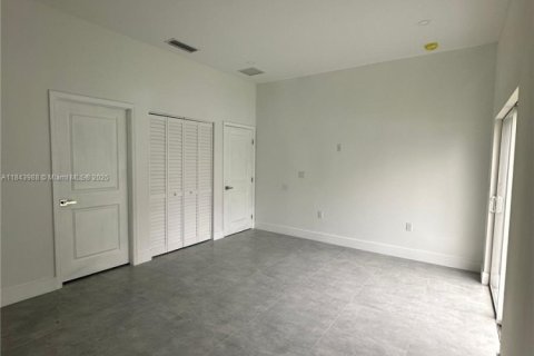 House in Fort Lauderdale, Florida 4 bedrooms, 154.78 sq.m. № 1839183 - photo 11