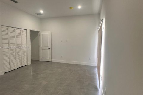 House in Fort Lauderdale, Florida 4 bedrooms, 154.78 sq.m. № 1839183 - photo 17
